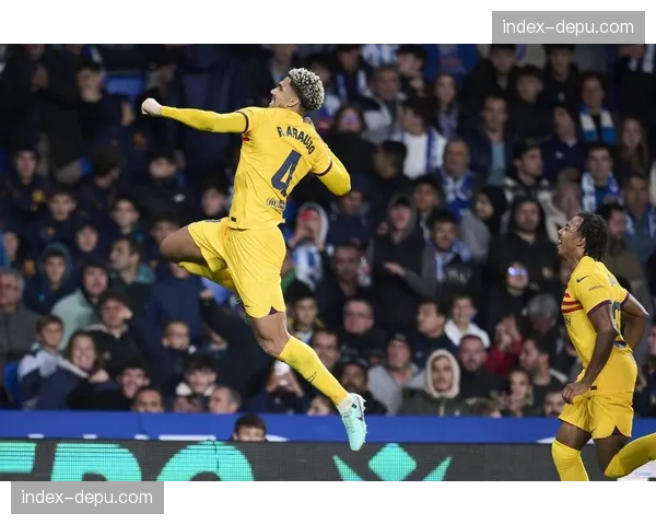 官方：巴萨后卫阿劳霍成功接受膝盖关节镜手术，预计赛季报销